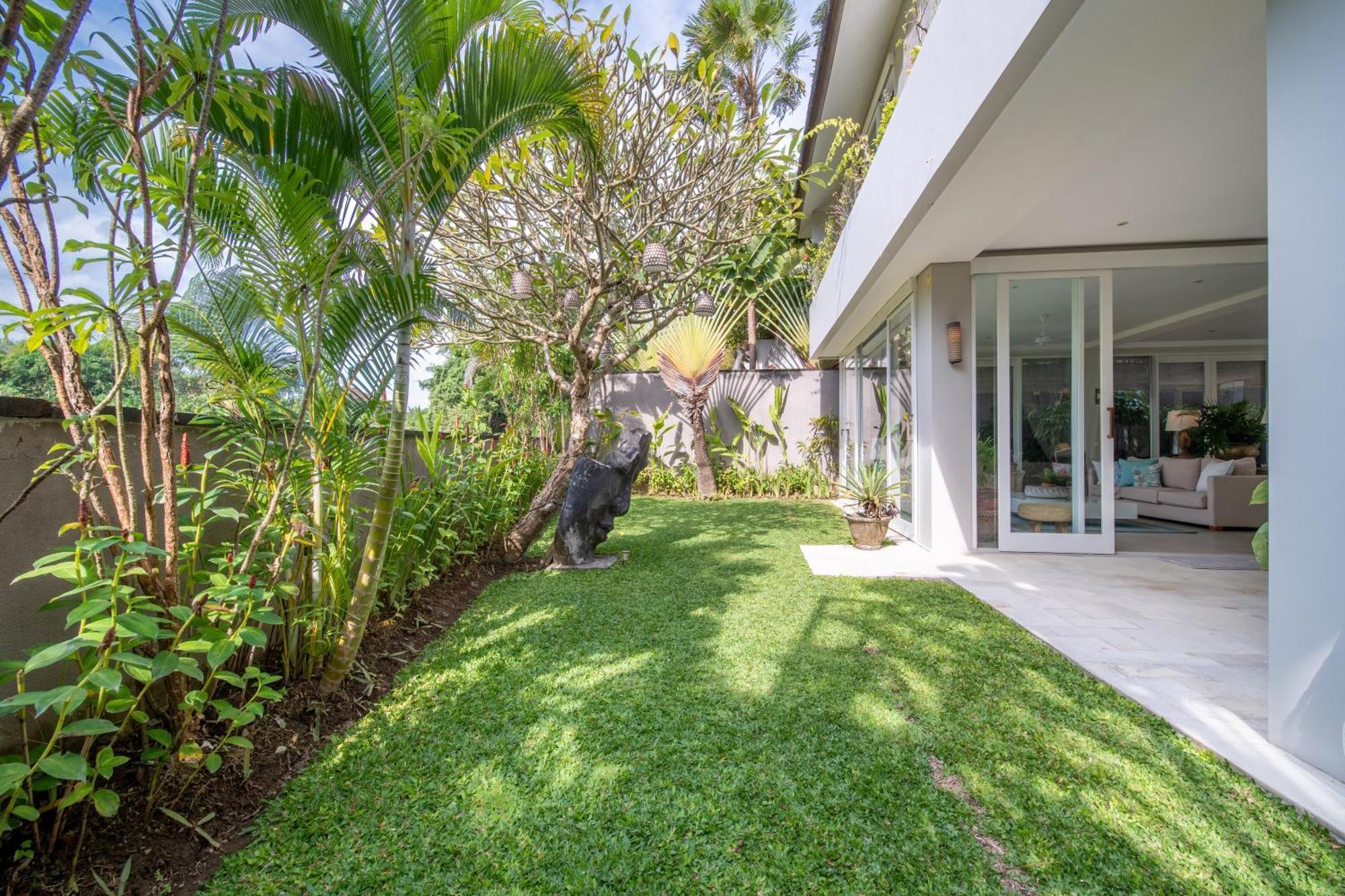 Villa Sunsara 4 - Enchanting 4Br Villa In A Great Location Canggu Buitenkant foto